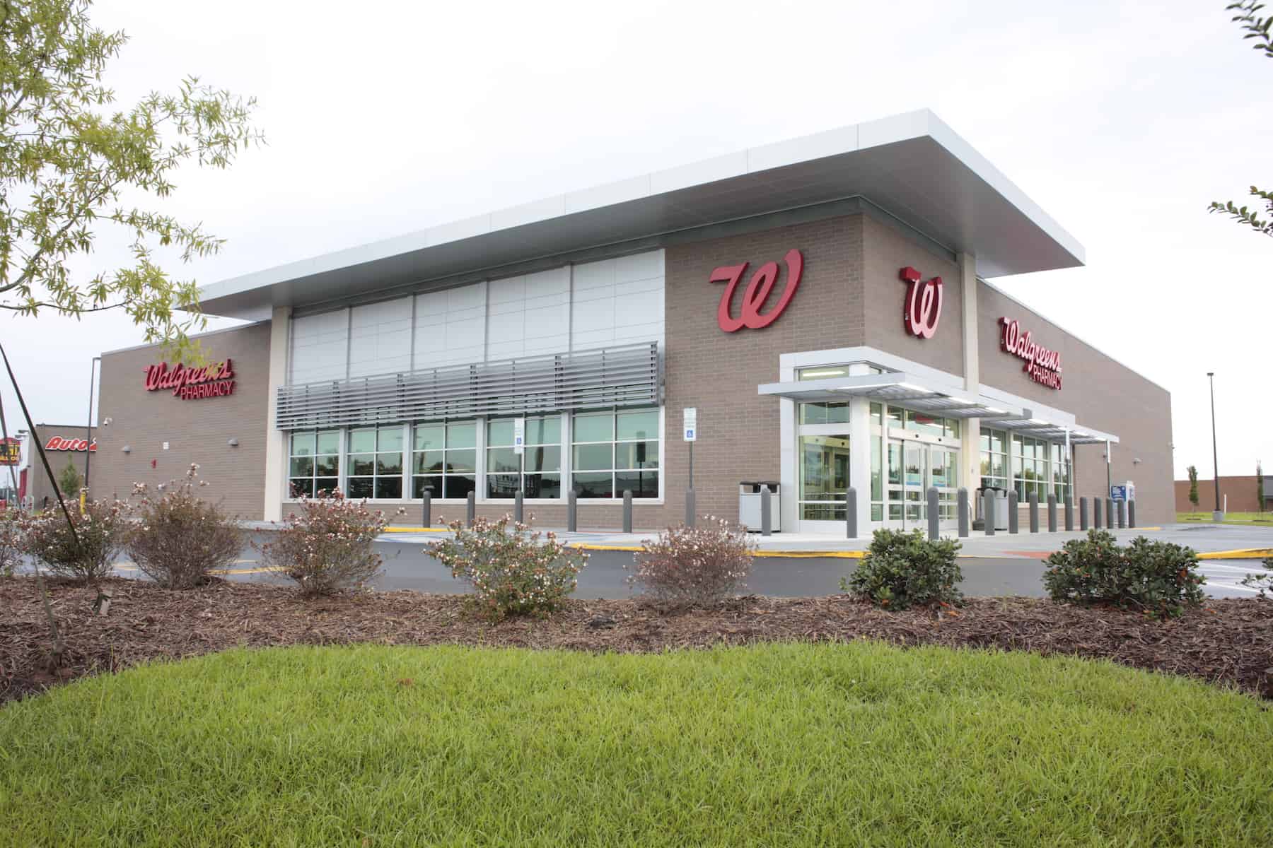 Daytime at Walgreens in Kinston, NC side view of building